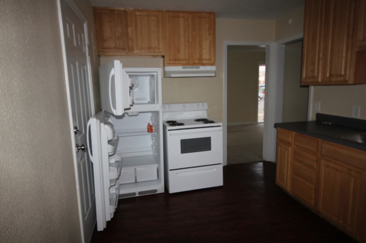 461 W 700 N - Photo 4 of 30