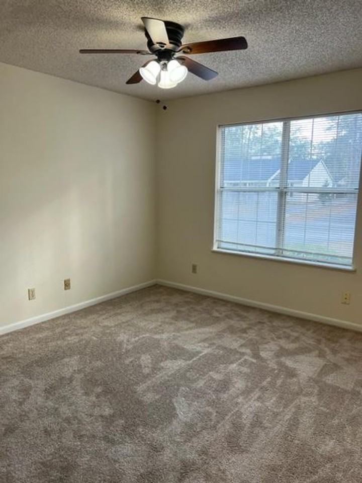 2 Westbrook Cir Apt B - Photo 6 of 12