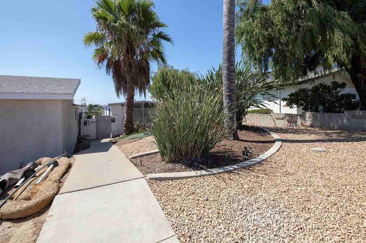 3662 Moultrie Ave - Photo 3 of 20