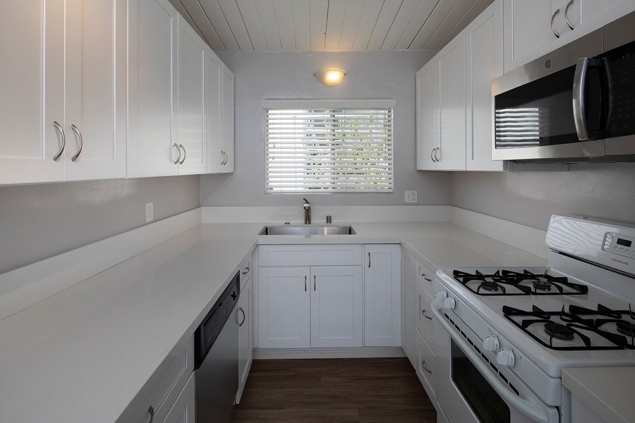 3662 Moultrie Ave - Photo 4 of 20