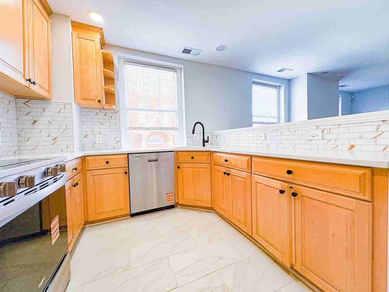 123B Anderson St - Photo 7 of 22