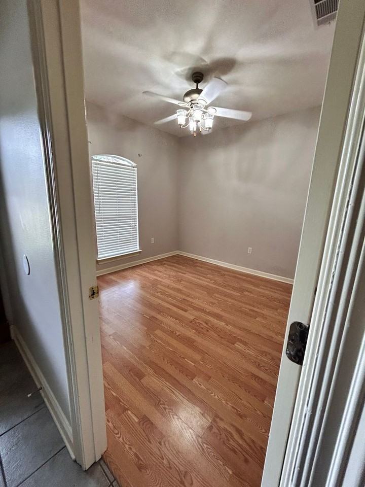 5555 Ducros Dr - Photo 5 of 18