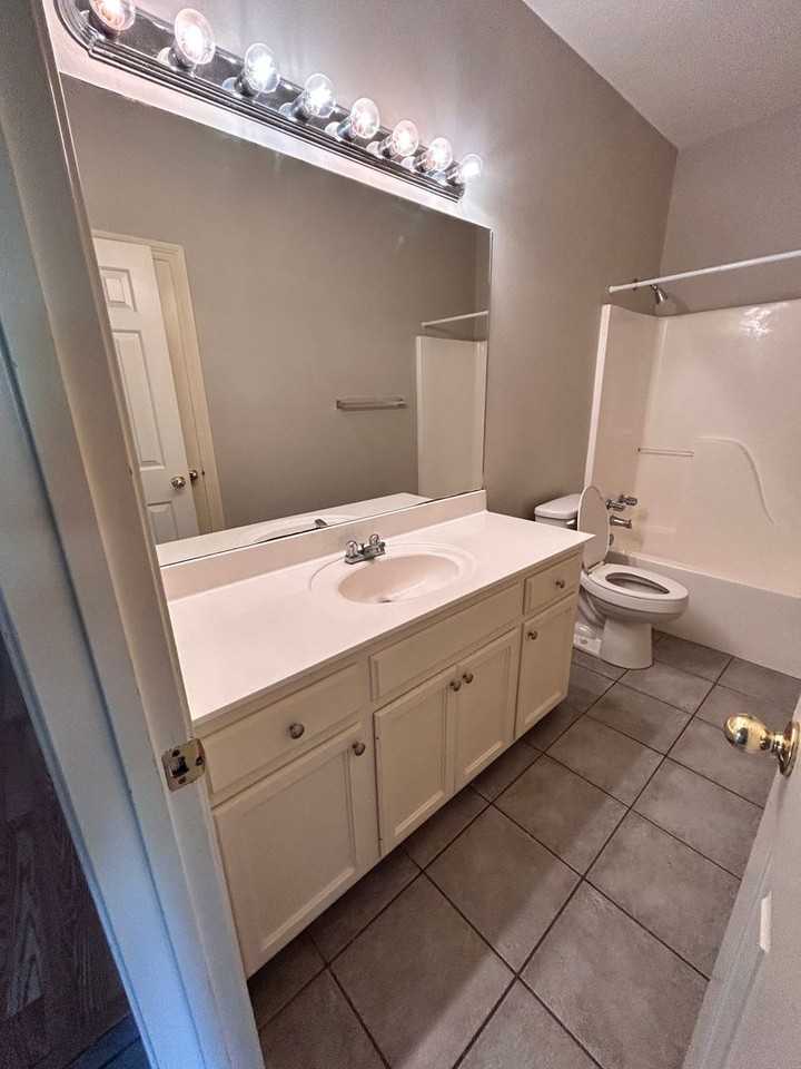 5555 Ducros Dr - Photo 7 of 18