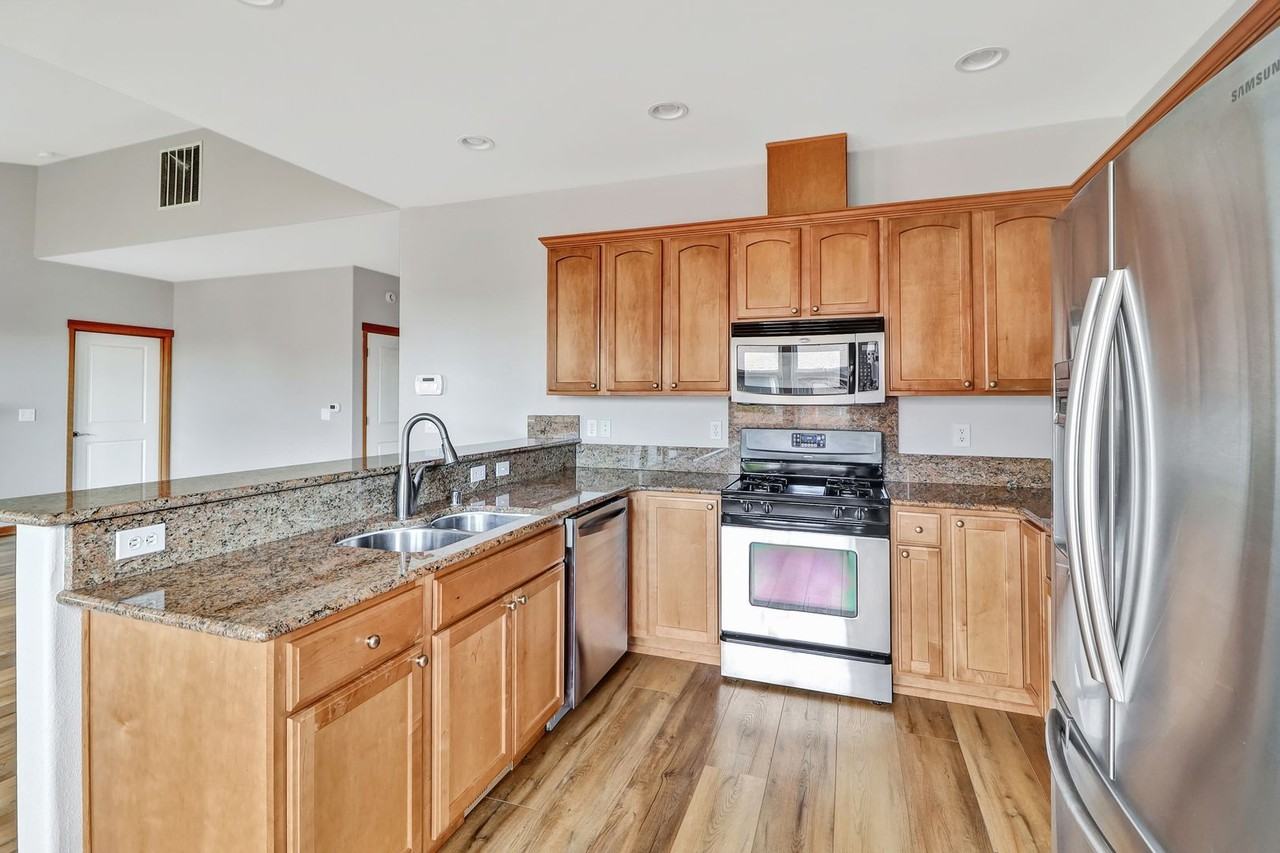 1610 Sw Carnegie St - Photo 4 of 15