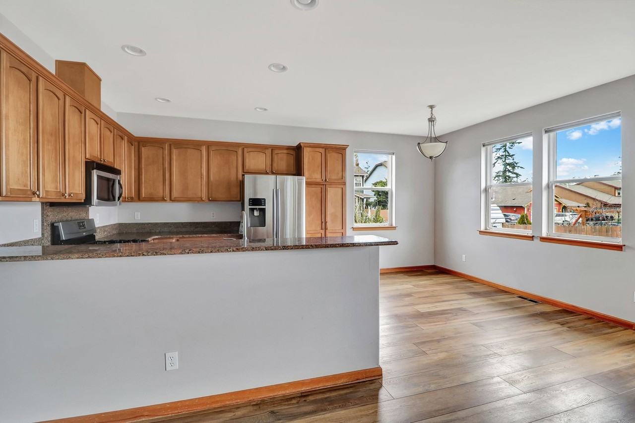 1610 Sw Carnegie St - Photo 5 of 15