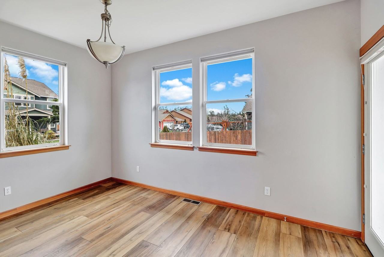 1610 Sw Carnegie St - Photo 6 of 15