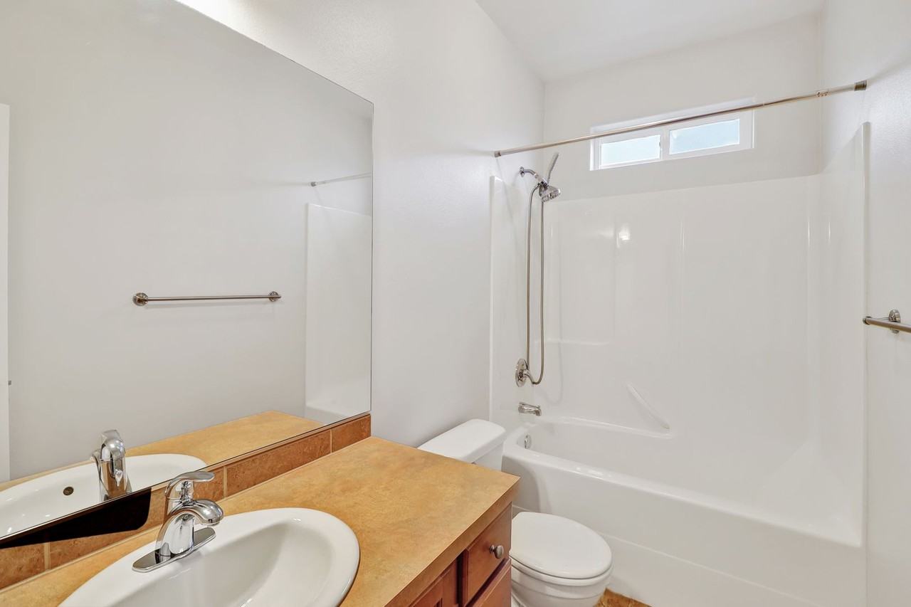 1610 Sw Carnegie St - Photo 7 of 15