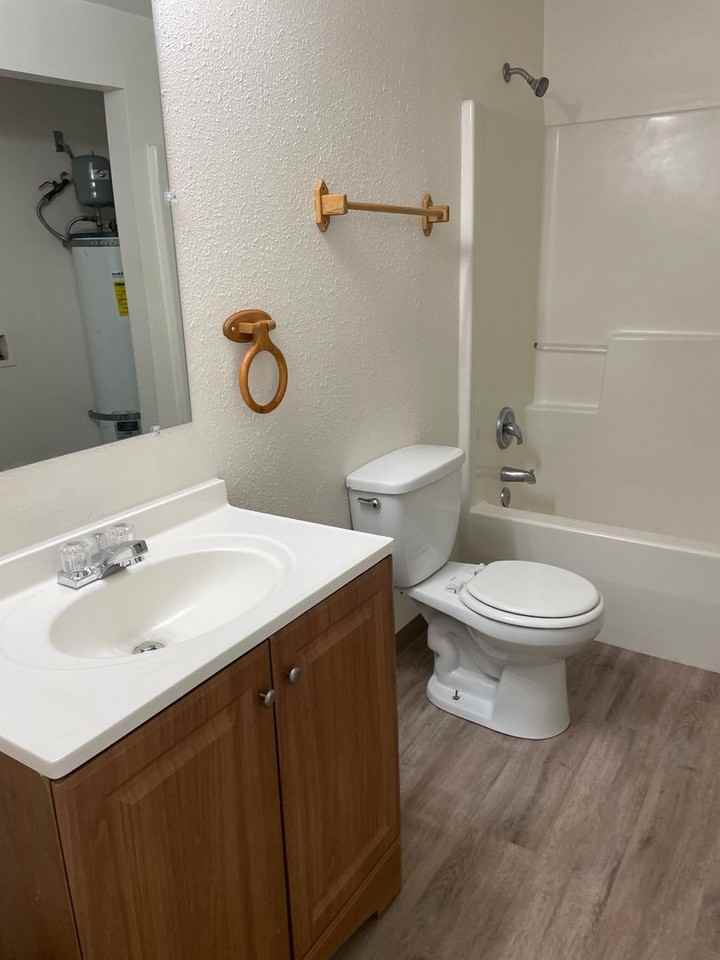 713 S Woodberry St - Photo 4 of 8