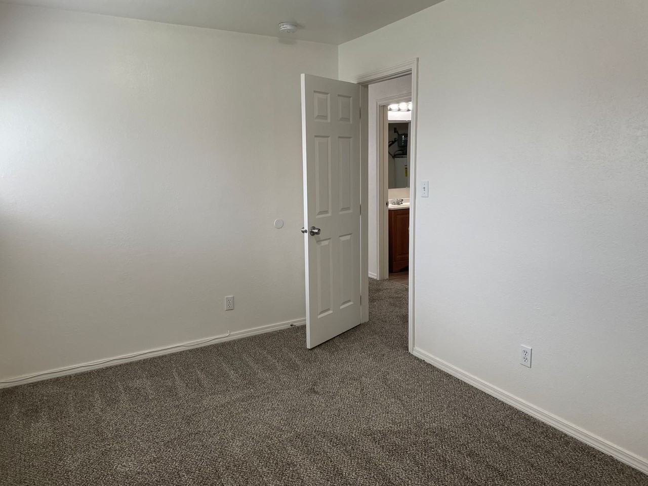 713 S Woodberry St - Photo 7 of 8