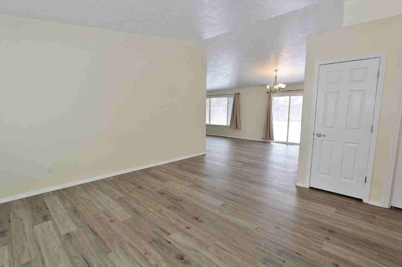 12038 W Dickens Dr - Photo 4 of 22