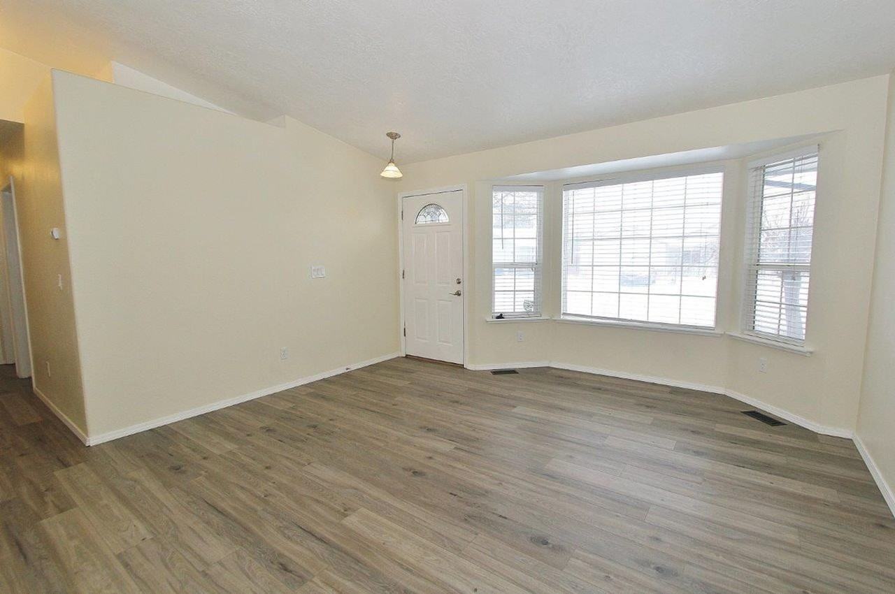 12038 W Dickens Dr - Photo 5 of 22