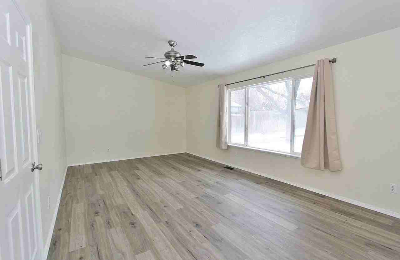 12038 W Dickens Dr - Photo 6 of 22