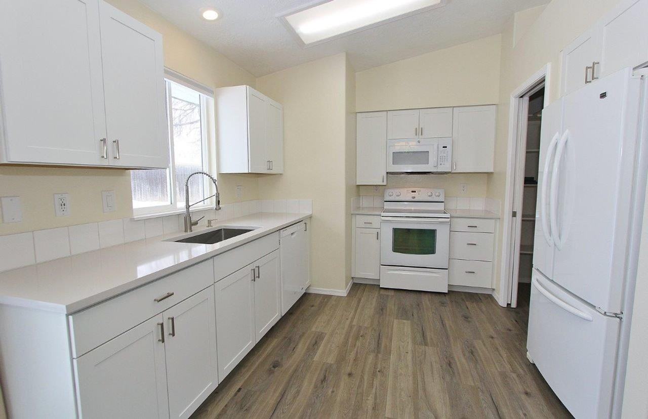 12038 W Dickens Dr - Photo 7 of 22