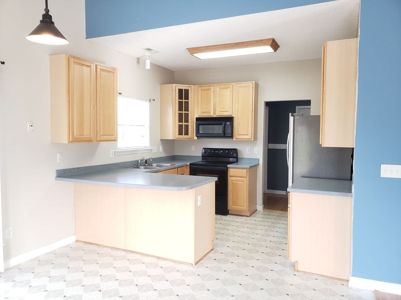 1127 Fieldstone Dr - Photo 2 of 20