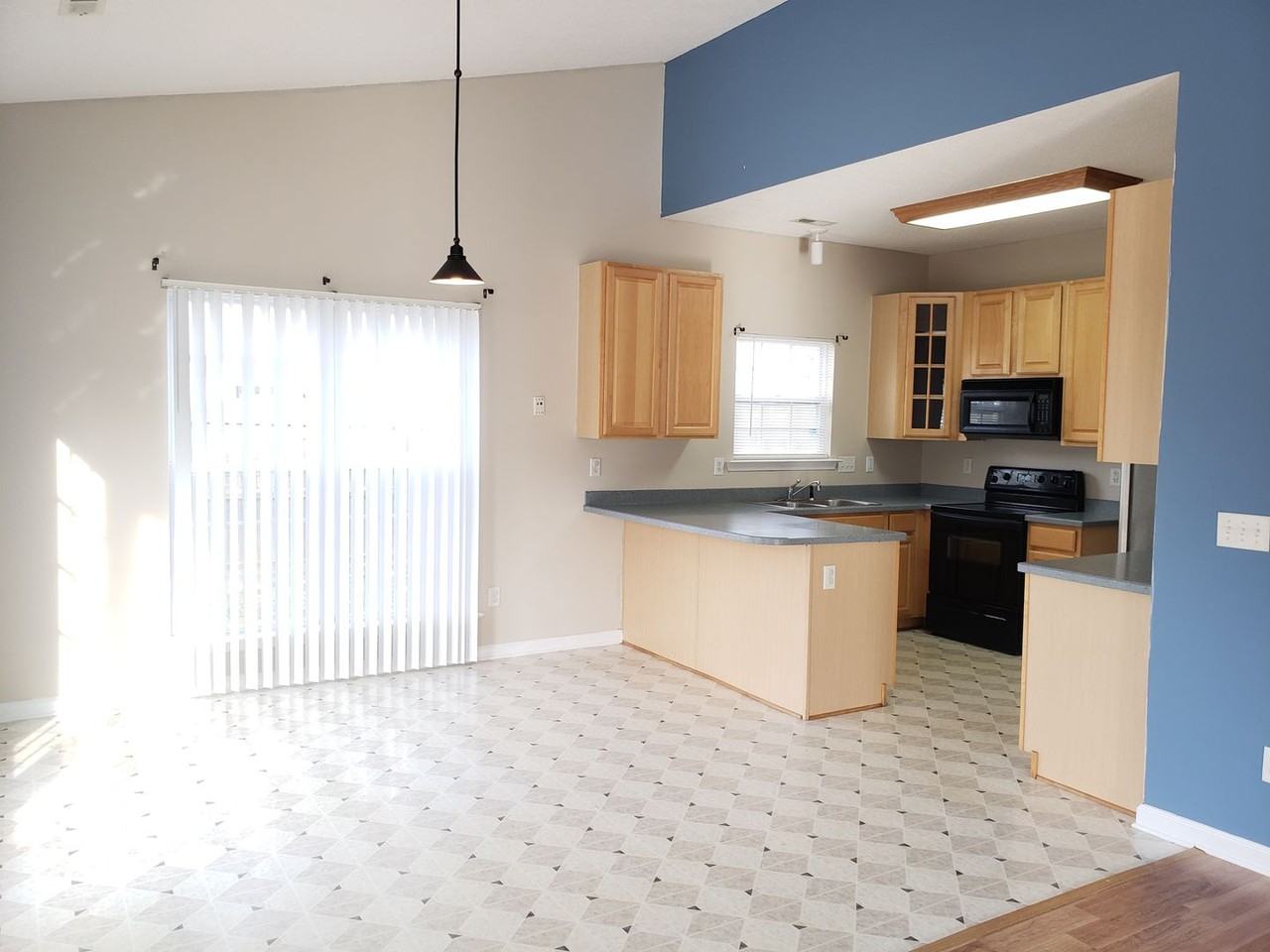 1127 Fieldstone Dr - Photo 3 of 20