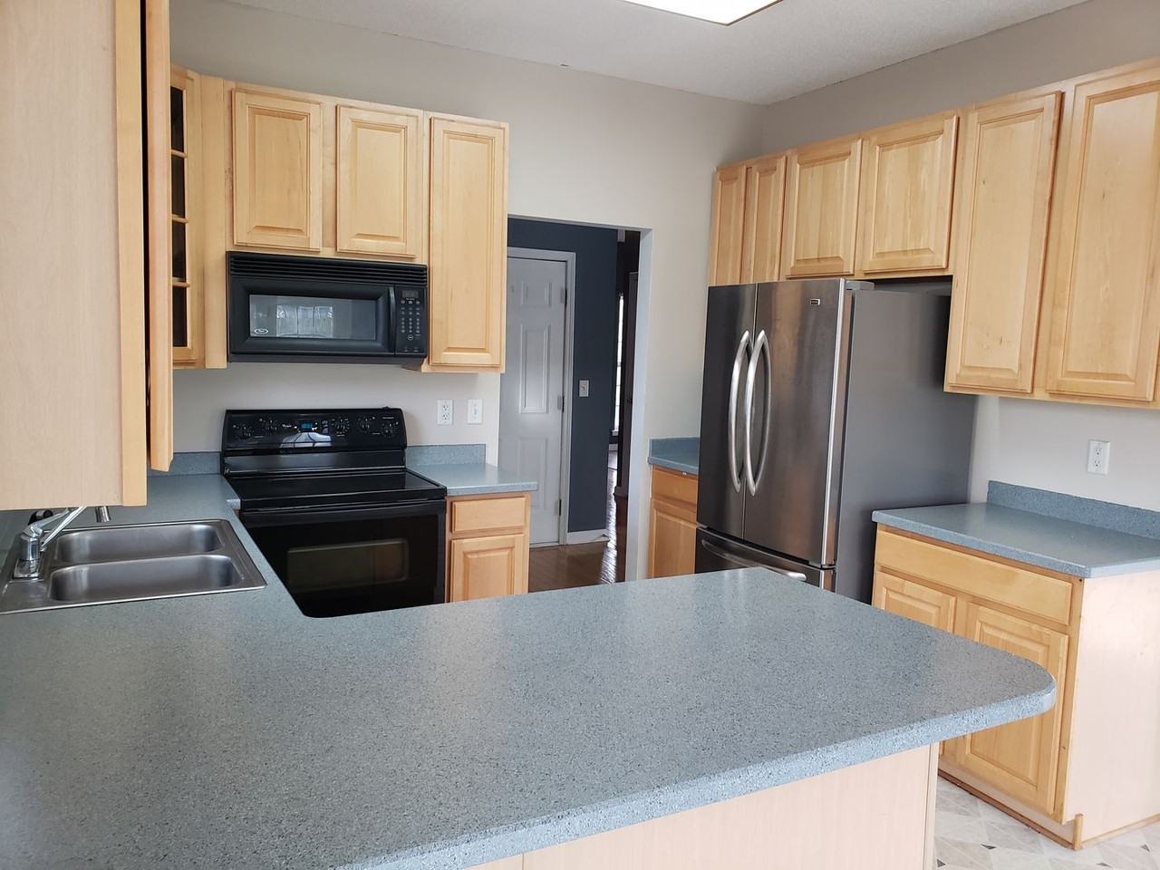 1127 Fieldstone Dr - Photo 4 of 20