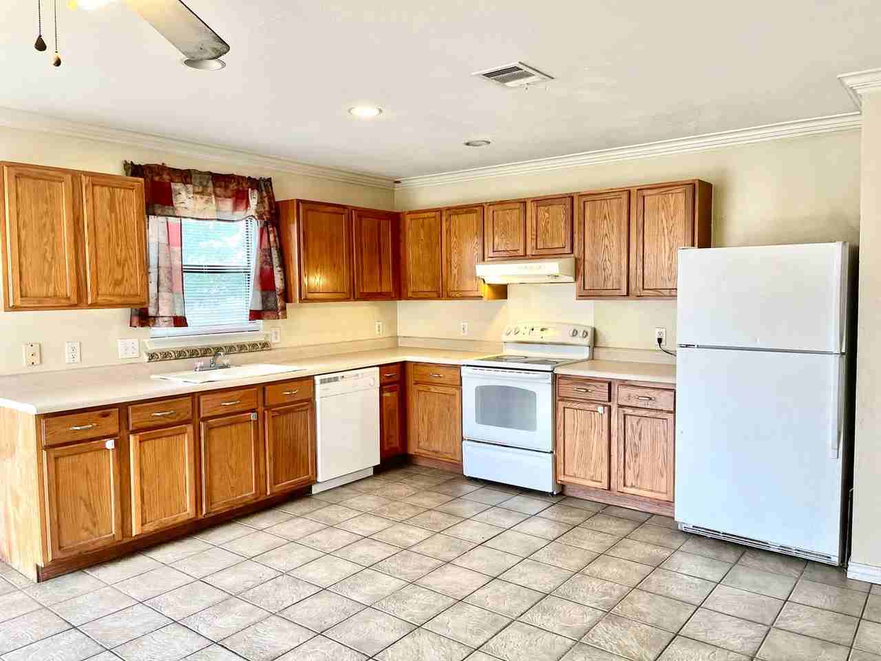 13229 Coomes Dr - Photo 5 of 9