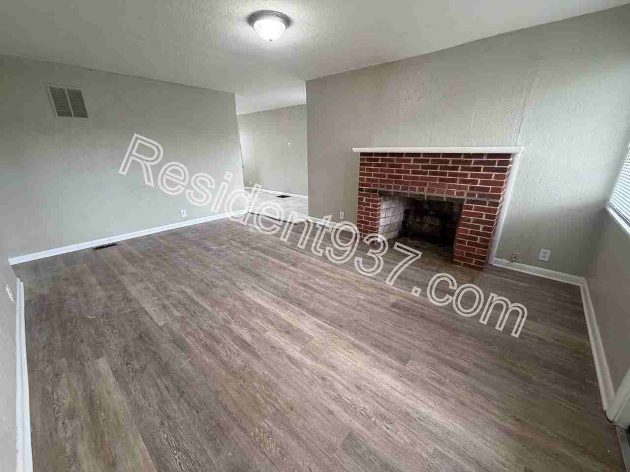 439 W Funderburg Rd - Photo 2 of 14