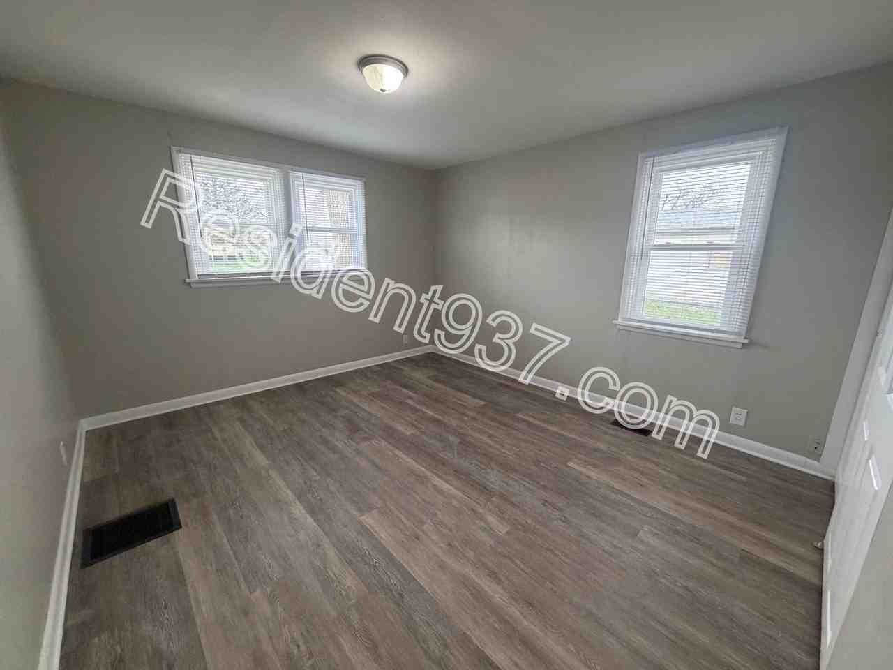 439 W Funderburg Rd - Photo 4 of 14