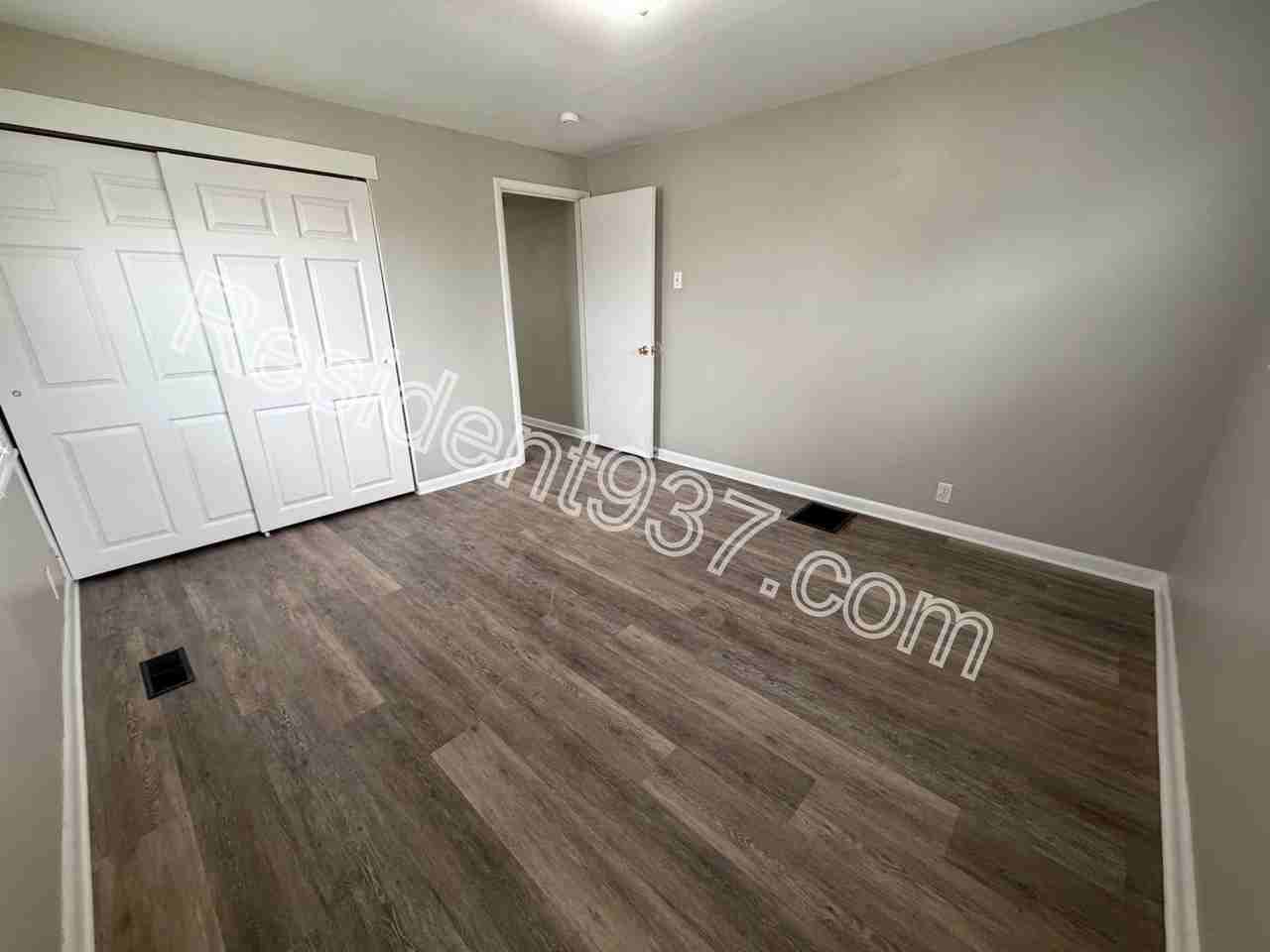 439 W Funderburg Rd - Photo 5 of 14