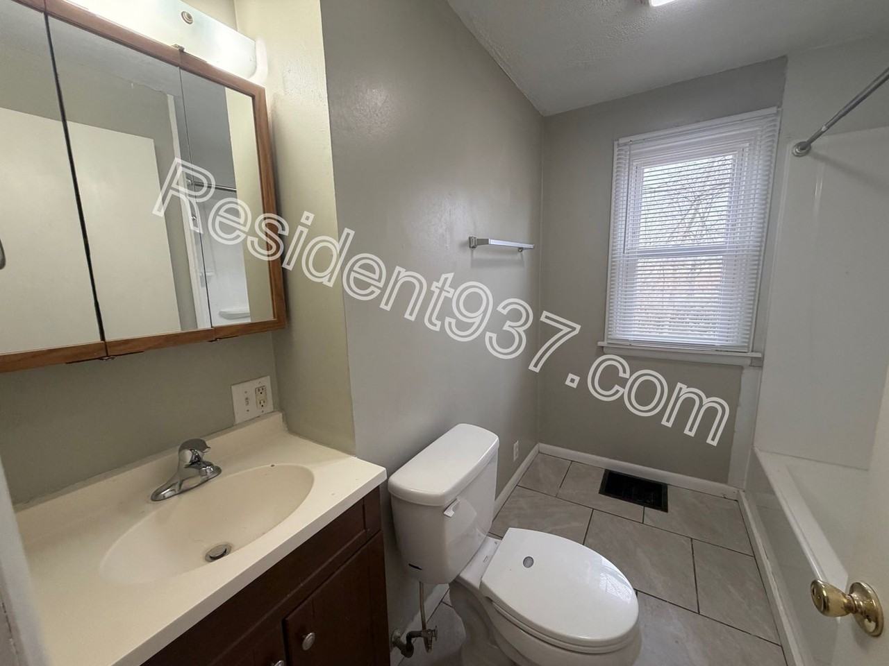 439 W Funderburg Rd - Photo 6 of 14