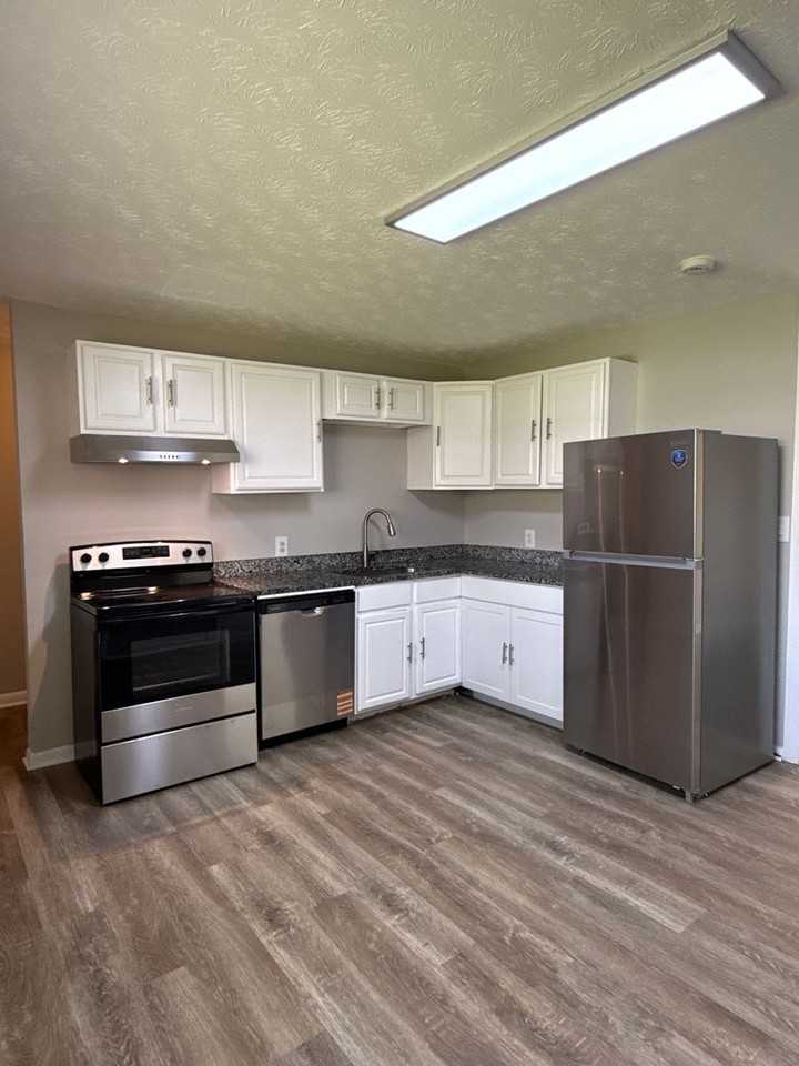 850 King Rd - Photo 2 of 11