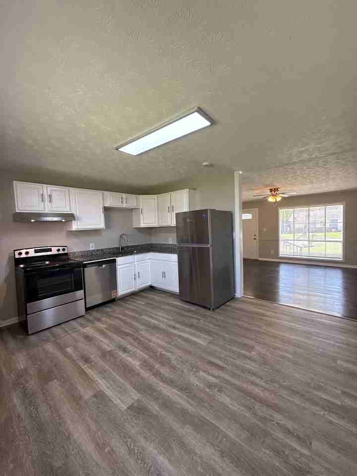 850 King Rd - Photo 3 of 11