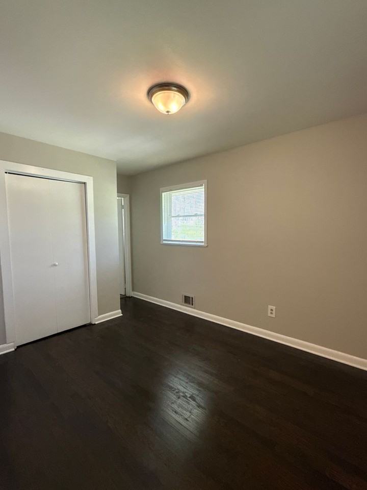 850 King Rd - Photo 4 of 11