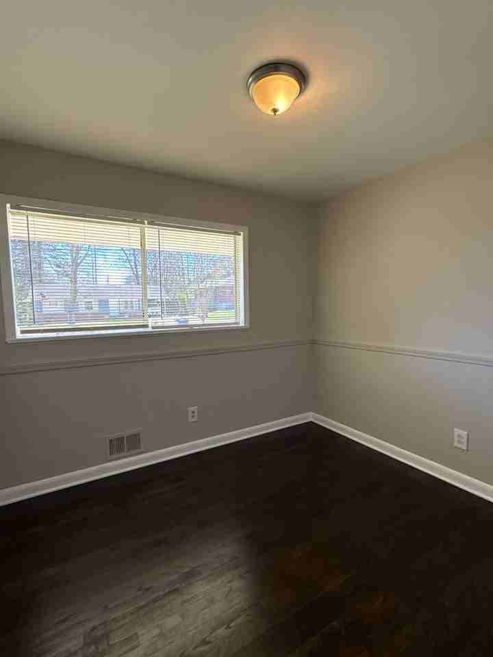 850 King Rd - Photo 6 of 11