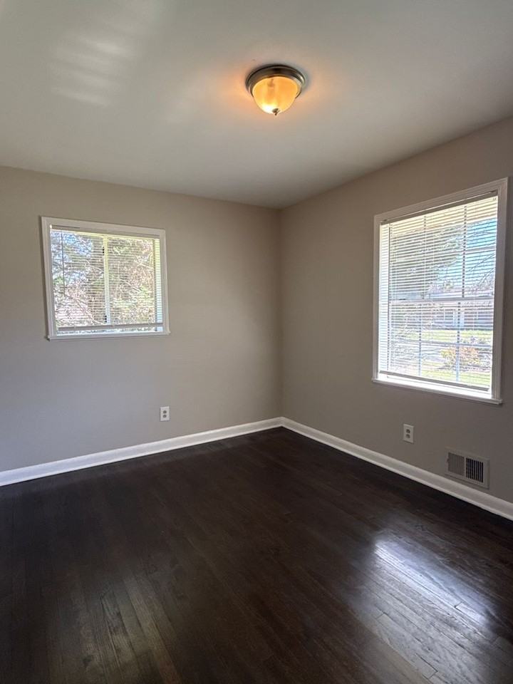 850 King Rd - Photo 7 of 11