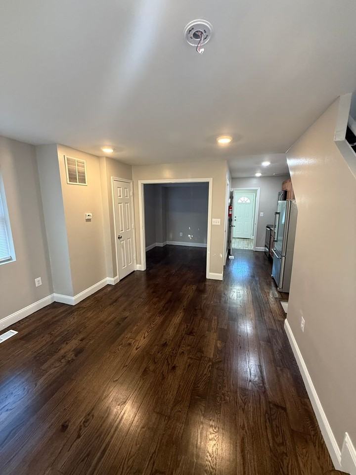 312 Burbank St Se - Photo 3 of 12