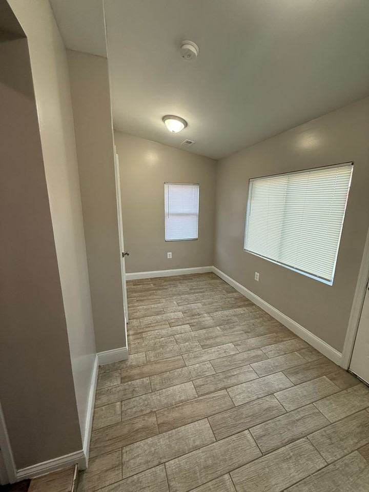 312 Burbank St Se - Photo 4 of 12