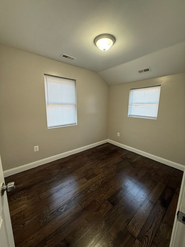 312 Burbank St Se - Photo 6 of 12