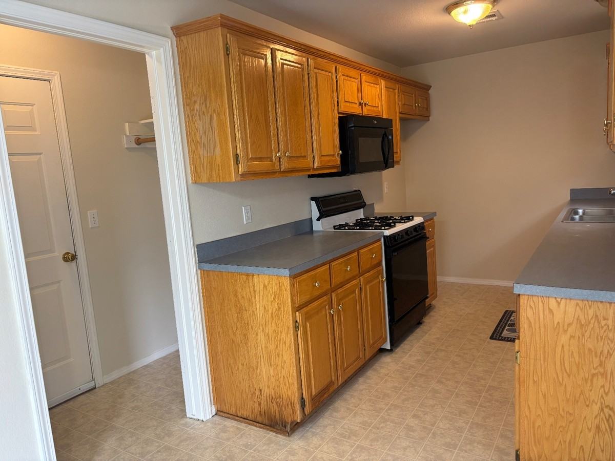 2310 S Hickory St #1 - Photo 3 of 23