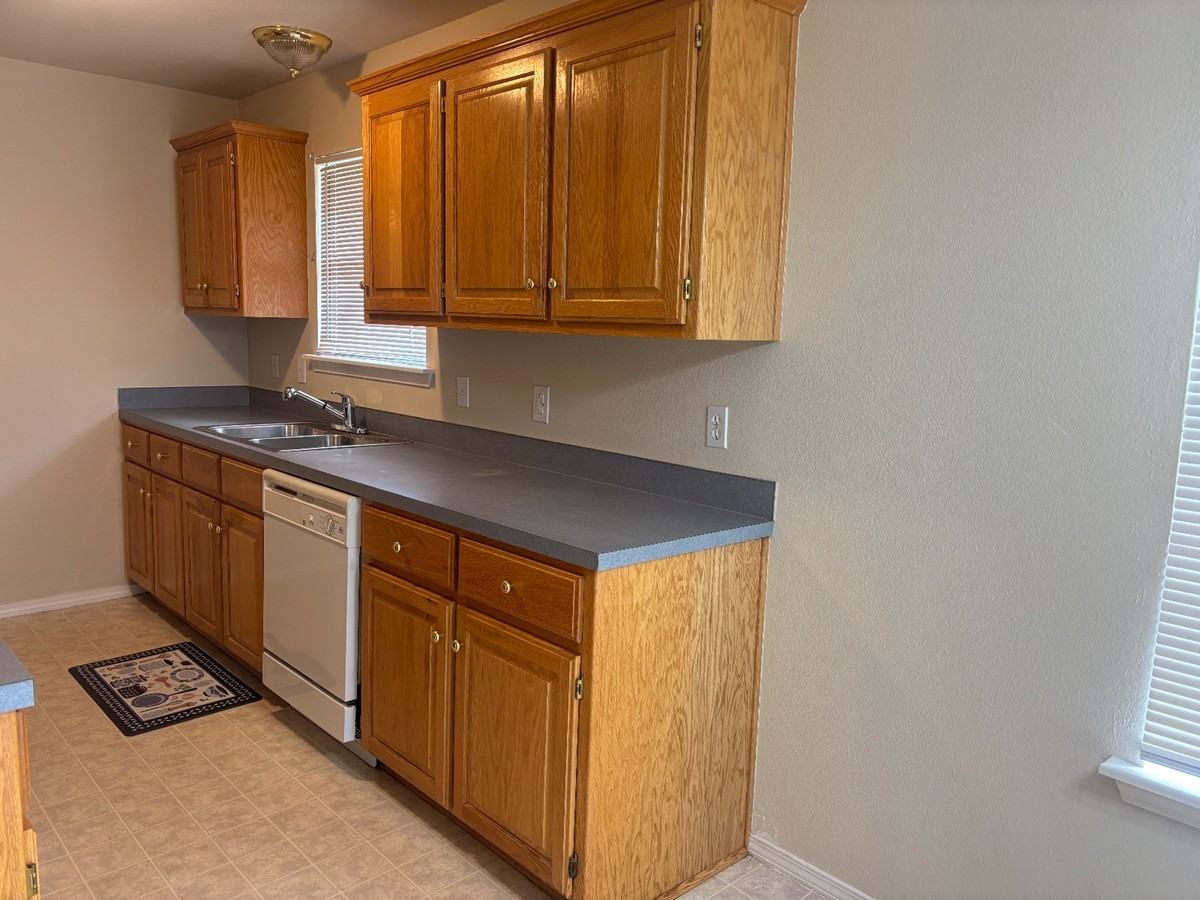 2310 S Hickory St #1 - Photo 4 of 23