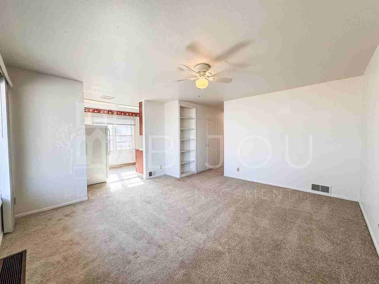 618 Prospect Lake Dr - Photo 3 of 19