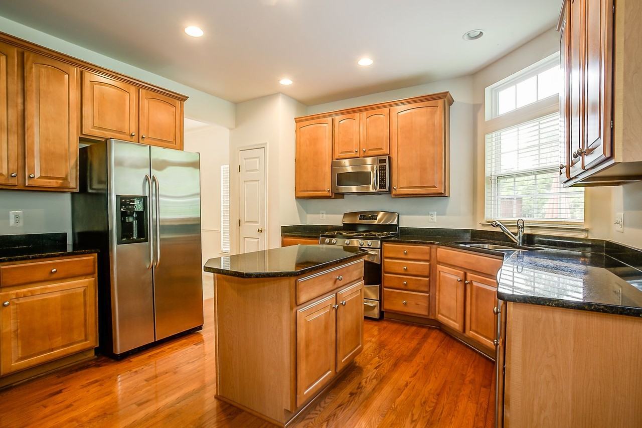 616 Rainier Rd - Photo 4 of 28