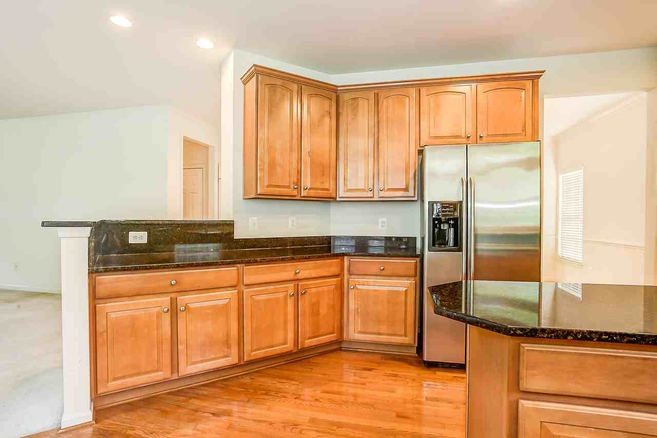 616 Rainier Rd - Photo 5 of 28