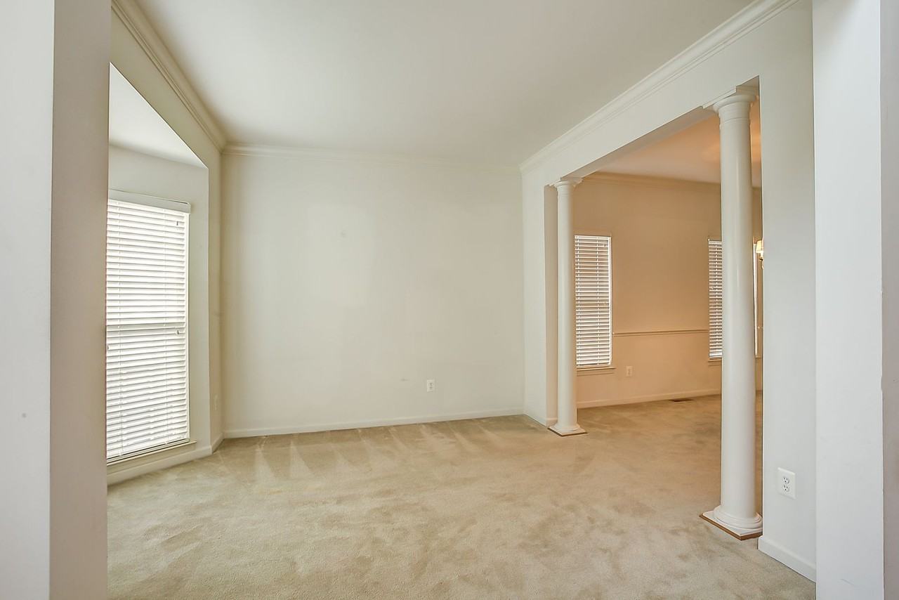 616 Rainier Rd - Photo 6 of 28