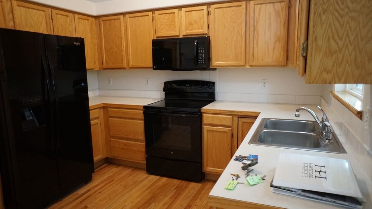 324 Saturn Dr - Photo 4 of 20