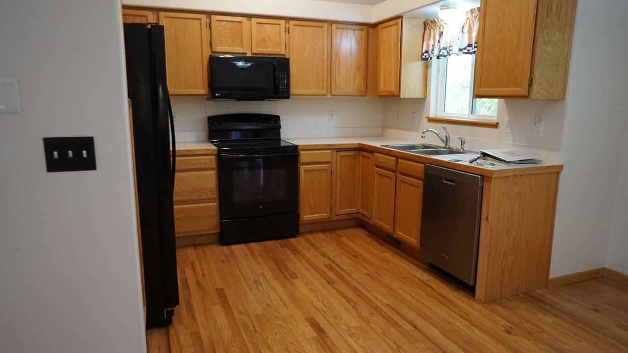 324 Saturn Dr - Photo 5 of 20