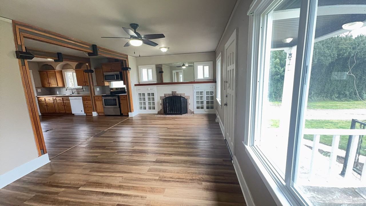 2801 Front St Ne - Photo 3 of 24