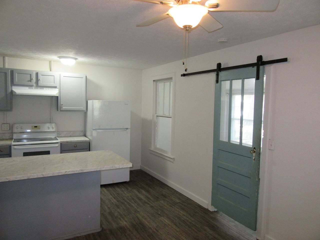 1511 Molitor Ave #6 - Photo 5 of 12