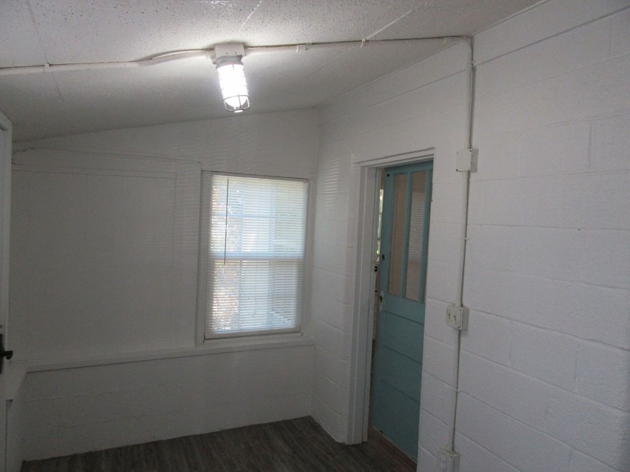 1511 Molitor Ave #6 - Photo 6 of 12