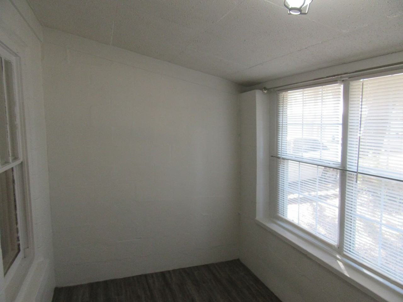 1511 Molitor Ave #6 - Photo 7 of 11