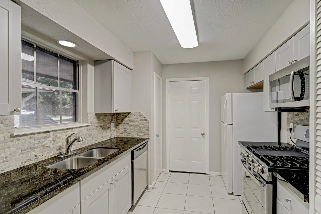 2403 Tinechester Dr #1 - Photo 5 of 10