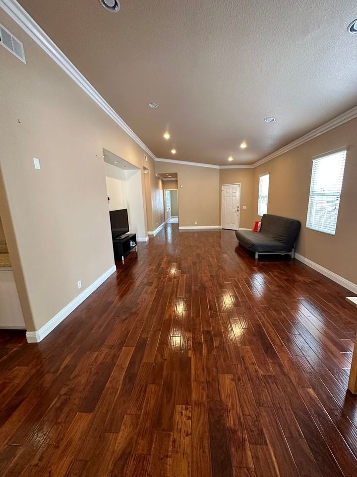 30900 Branford Dr - Photo 2 of 23