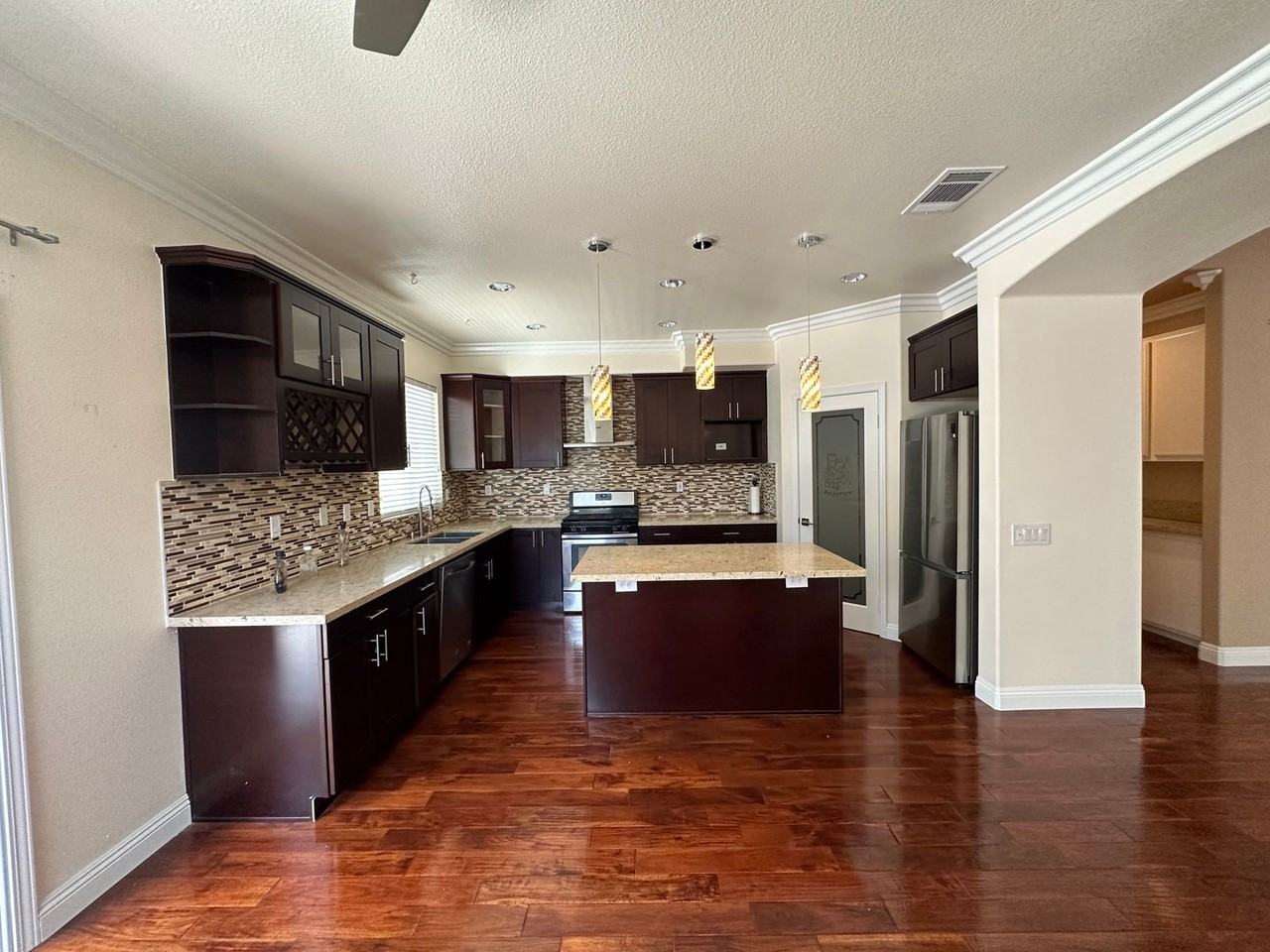 30900 Branford Dr - Photo 3 of 23