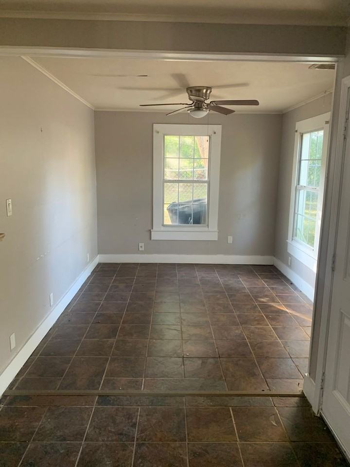 233 E Jordan St - Photo 2 of 7