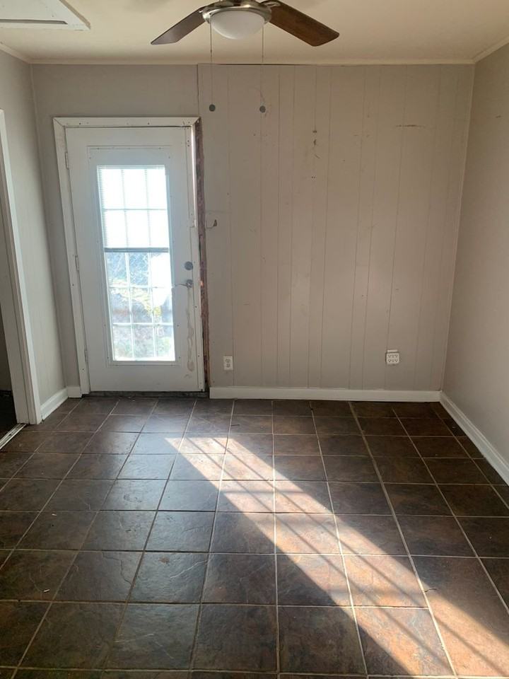 233 E Jordan St - Photo 3 of 7